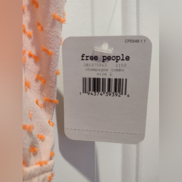 Free people orange romper w/ open back and small back pocket size large NWT - Picture 5 of 5